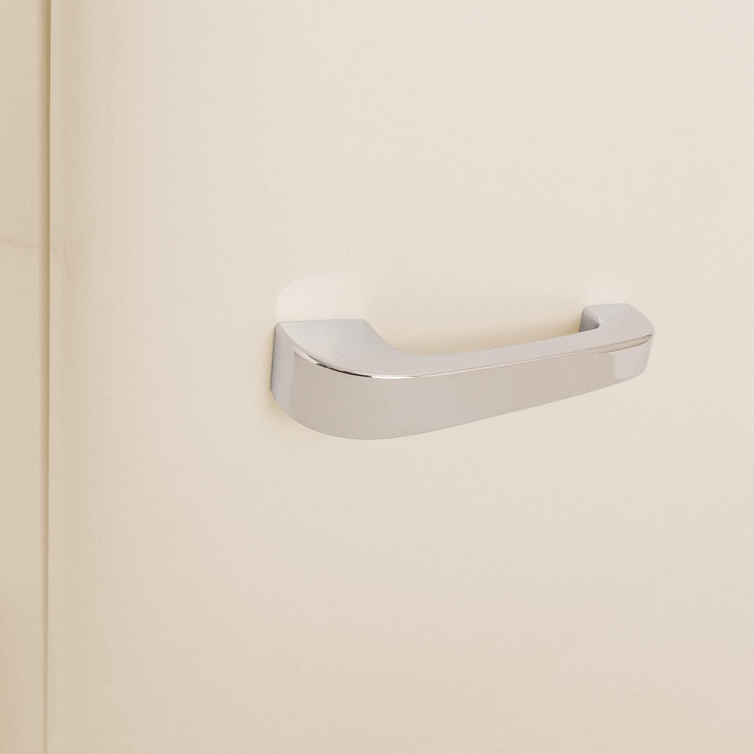 / RETRO FRIDGE 83.5 Silver/Réfrigérateur Blanc Cassé Avec Poignée Argent/Pratique Et Fonctionnel, Matériaux Résistants
