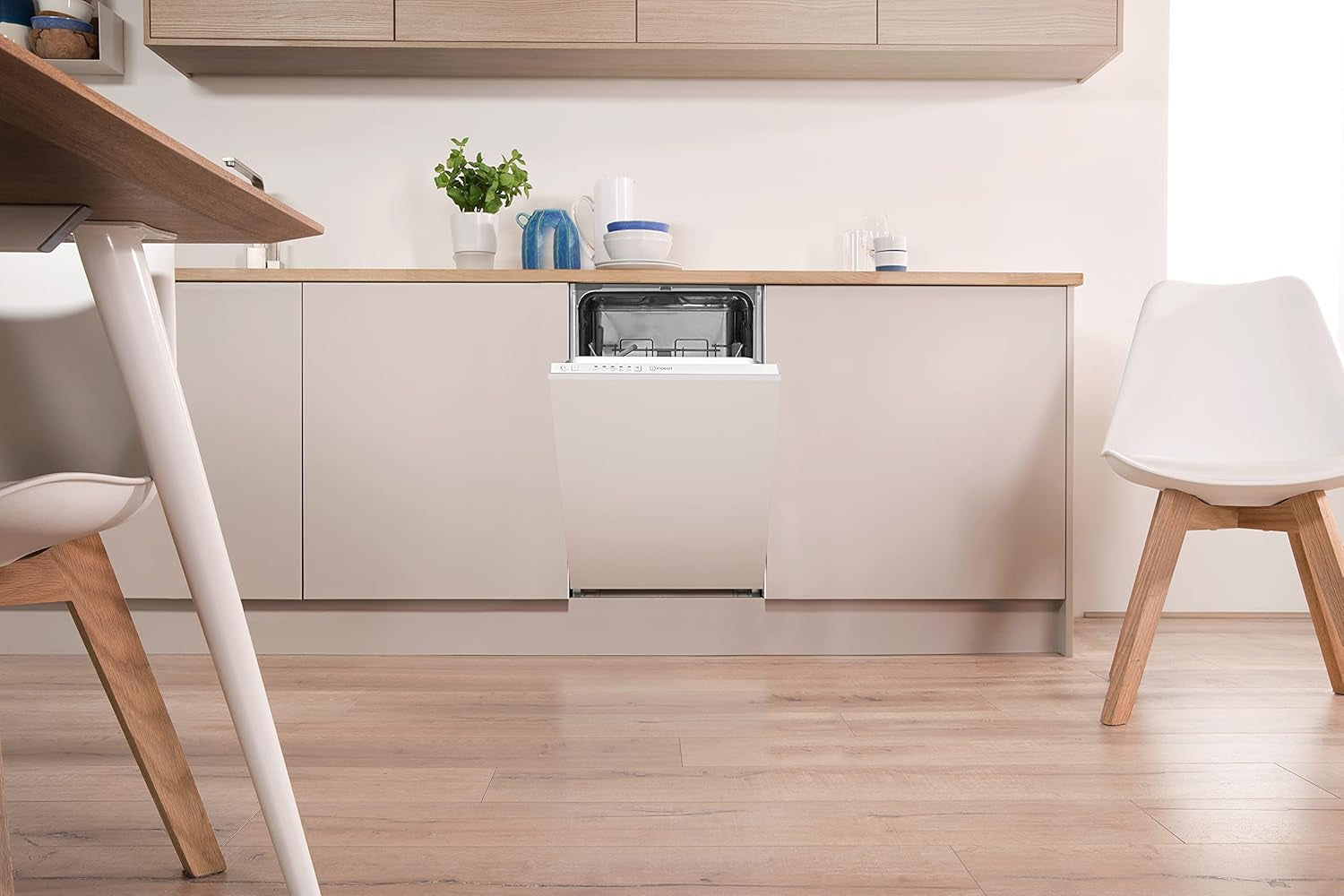 Indesit DSIE 2B10 Lave-Vaisselle Entièrement Intégré 10 Places A+ - Lave-Vaisselles (Entièrement Intégré, Blanc, Compact (45 Cm), Noir, Blanc, Boutons, Tactil, 1,3 M)