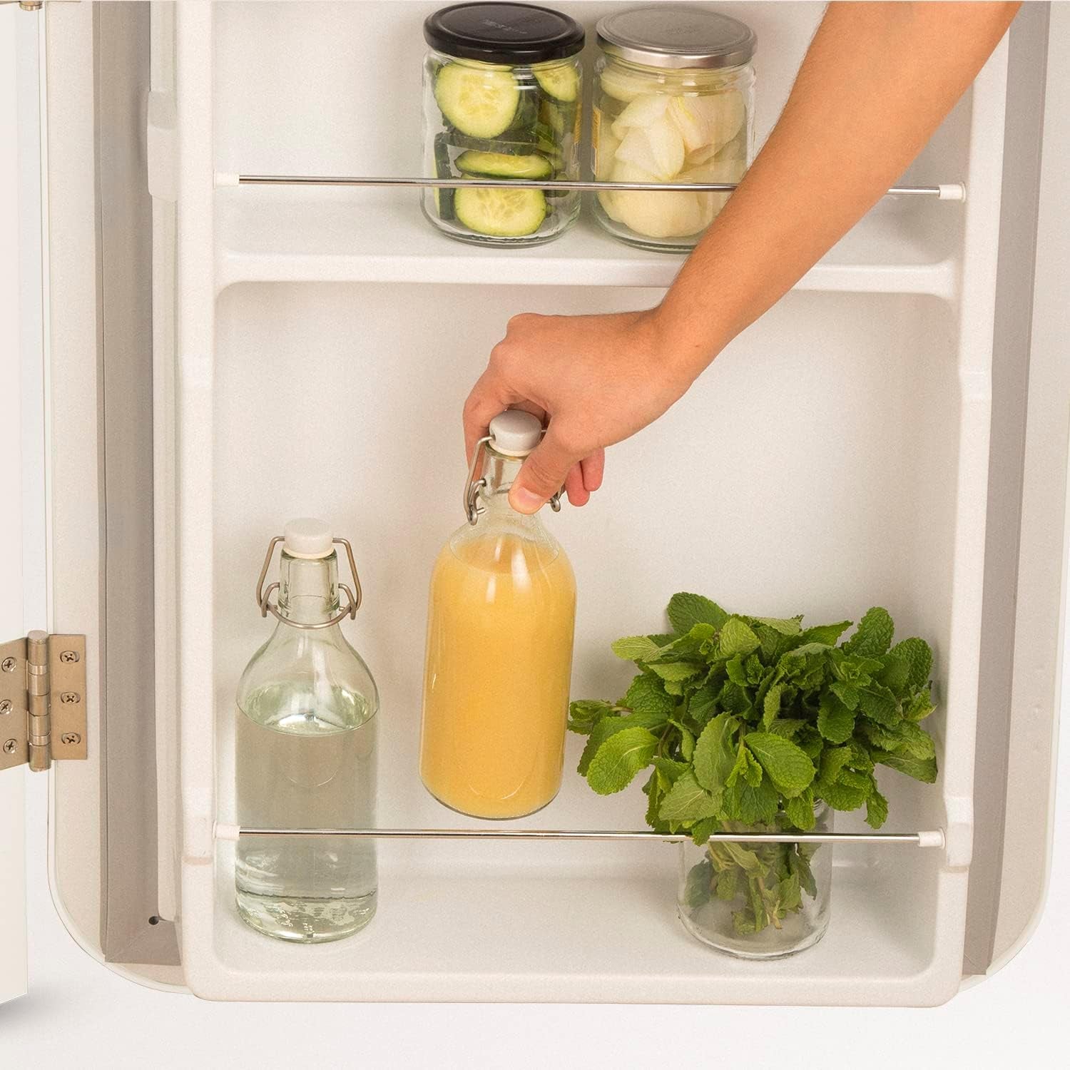 / RETRO FRIDGE 83.5 Black/Réfrigérateur Blanc Cassé Avec Poignée Noire/Pratique Et Fonctionnel, Matériaux Résistants