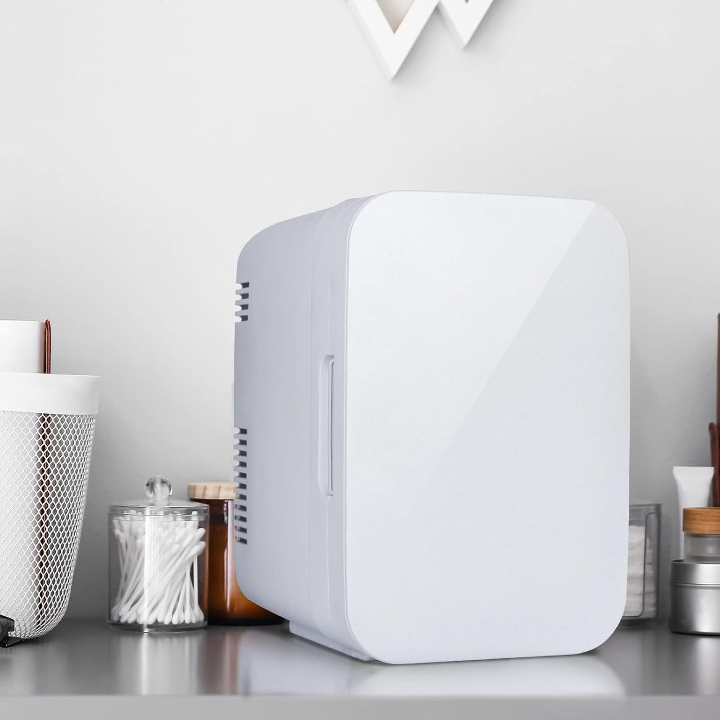 YOURLITE Mini Frigo De Chambre 2 En 1 4 Litres, Refroidissement Et Chauffage, Mini Réfrigérateur Portable AC/DC Convient Pour Conserver Les Aliments, Adapté Pour Chambre À Coucher, Bureau
