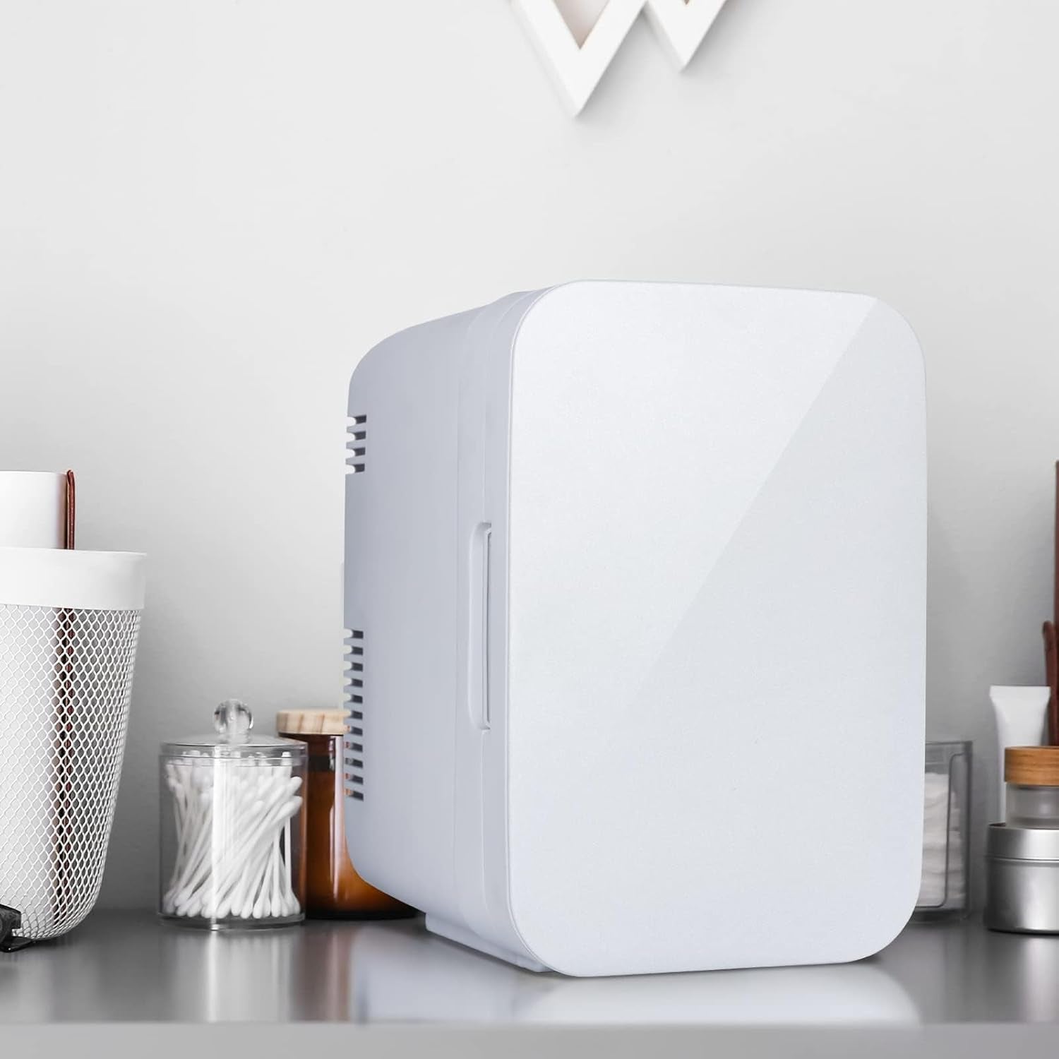 YOURLITE Mini Frigo De Chambre 2 En 1 4 Litres, Refroidissement Et Chauffage, Mini Réfrigérateur Portable AC/DC Convient Pour Conserver Les Aliments, Adapté Pour Chambre À Coucher, Bureau